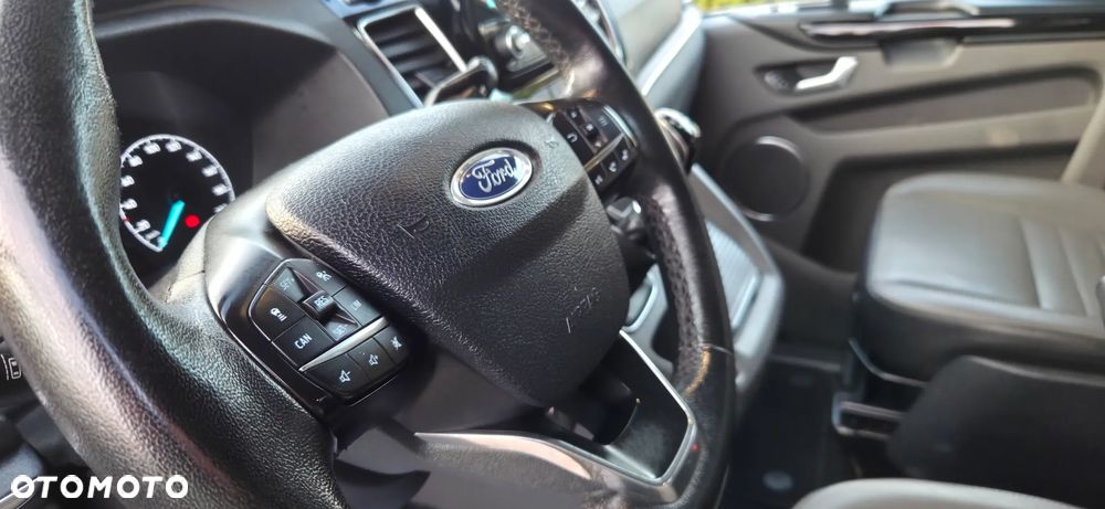 Ford Tourneo Custom - 29
