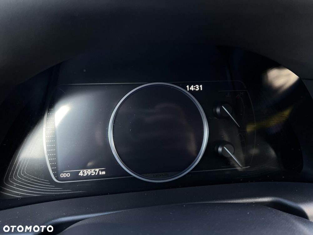 Lexus ES 300h F Sport Design - 15