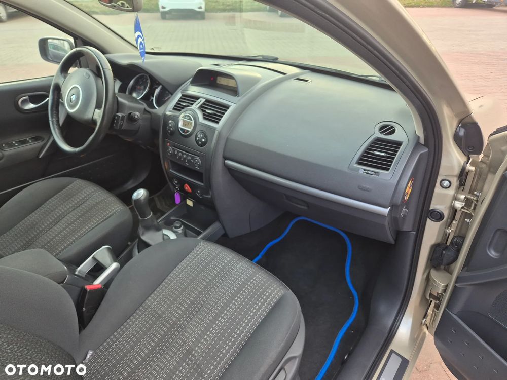 Renault Megane 1.6 16V Luxe Privilege - 8