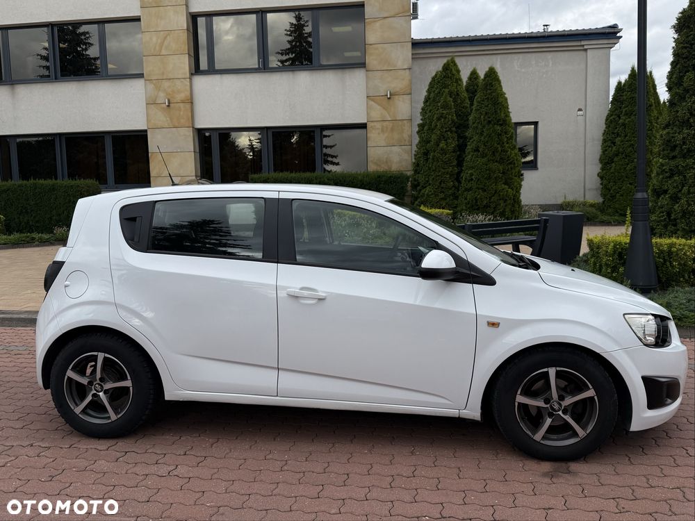 Chevrolet Aveo - 4