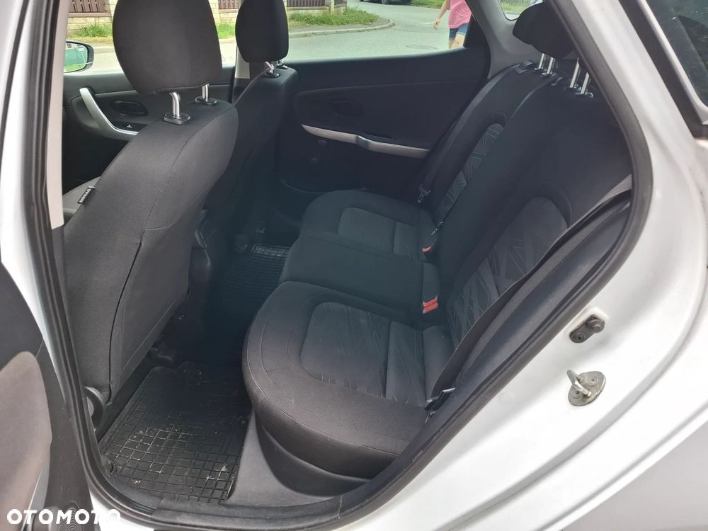 Kia Ceed - 13
