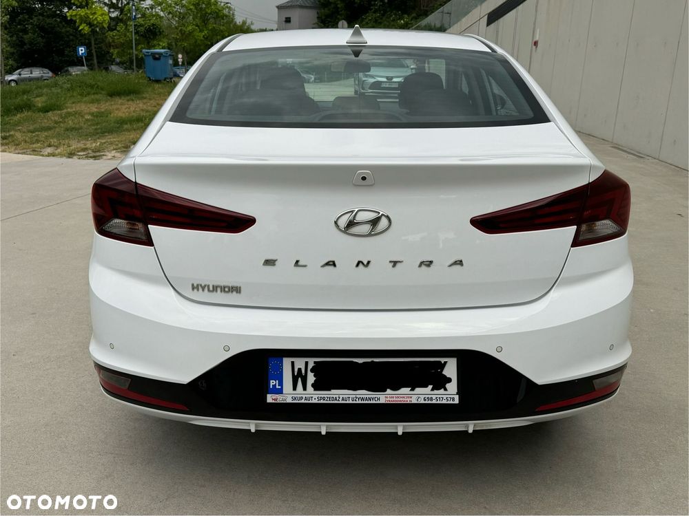 Hyundai Elantra 1.6 Comfort - 6