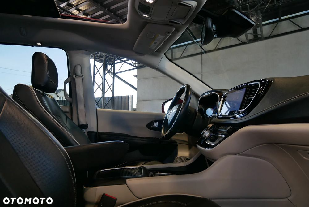 Chrysler Pacifica - 26