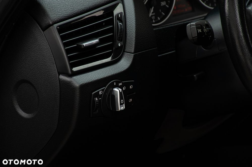 BMW X1 xDrive18d xLine - 33