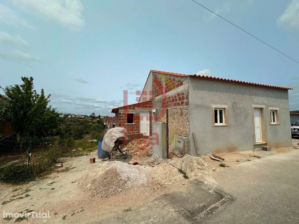 Moradia T2 em Reconstrução - Freixianda! - Grande imagem: 4/14