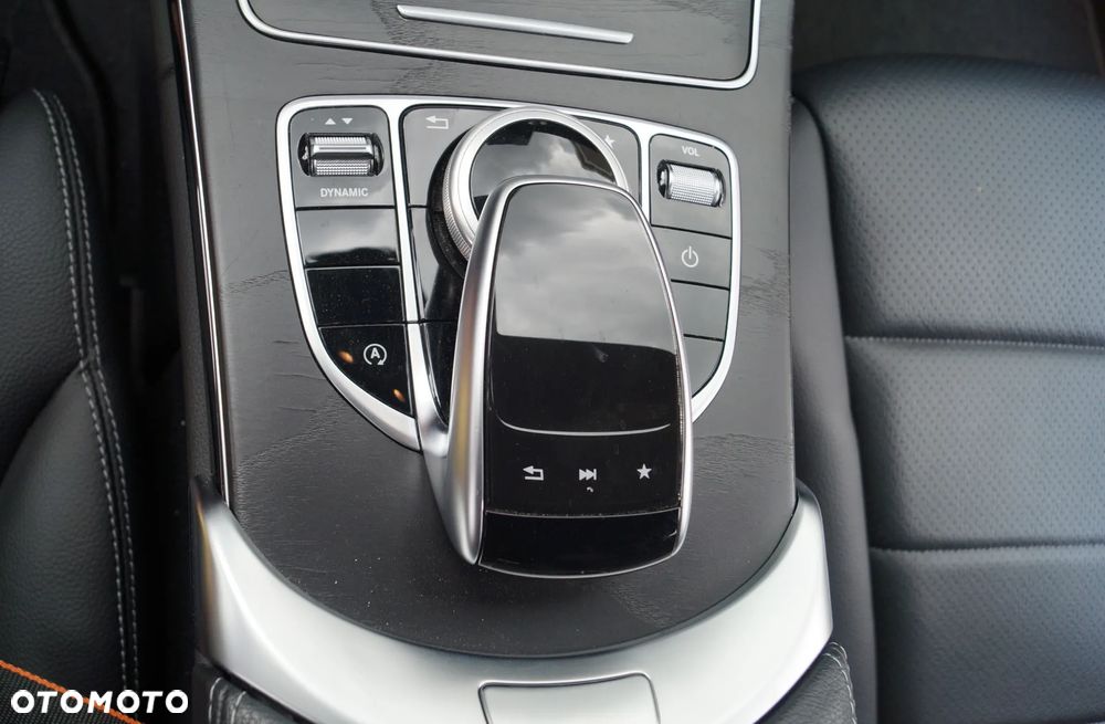 Mercedes-Benz Klasa C 250 d 4Matic 9G-TRONIC AMG Line - 29