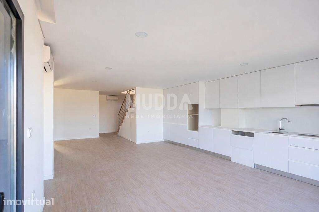 Apartamento T2 Duplex com terraço em Esgueira - Aveiro - Grande imagem: 3/23