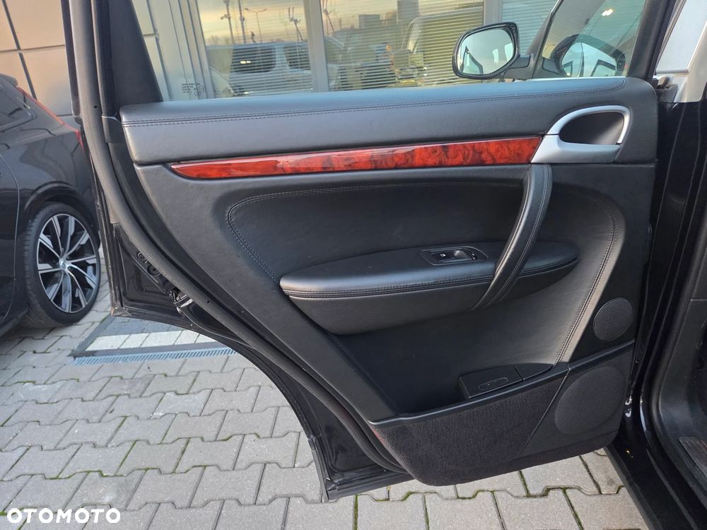 Porsche Cayenne - 32