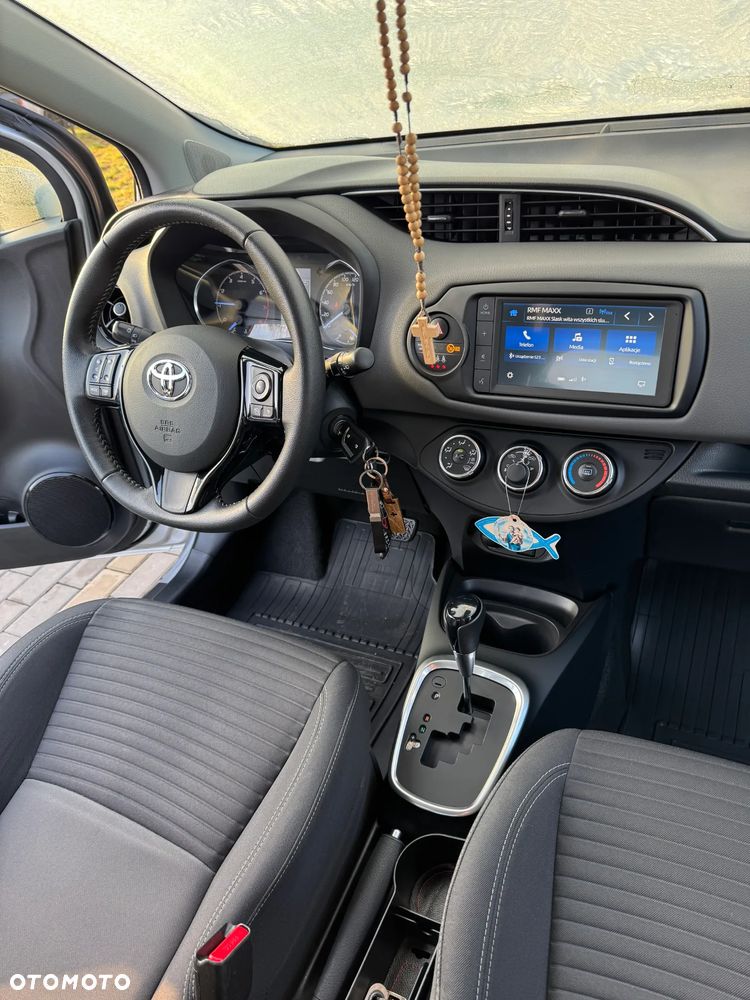 Toyota Yaris 1.5 Premium CVT - 12