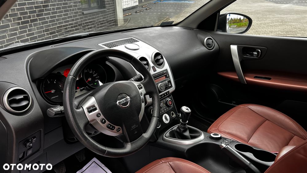 Nissan Qashqai 2.0 dCi 4 x 4 DPF tekna - 25