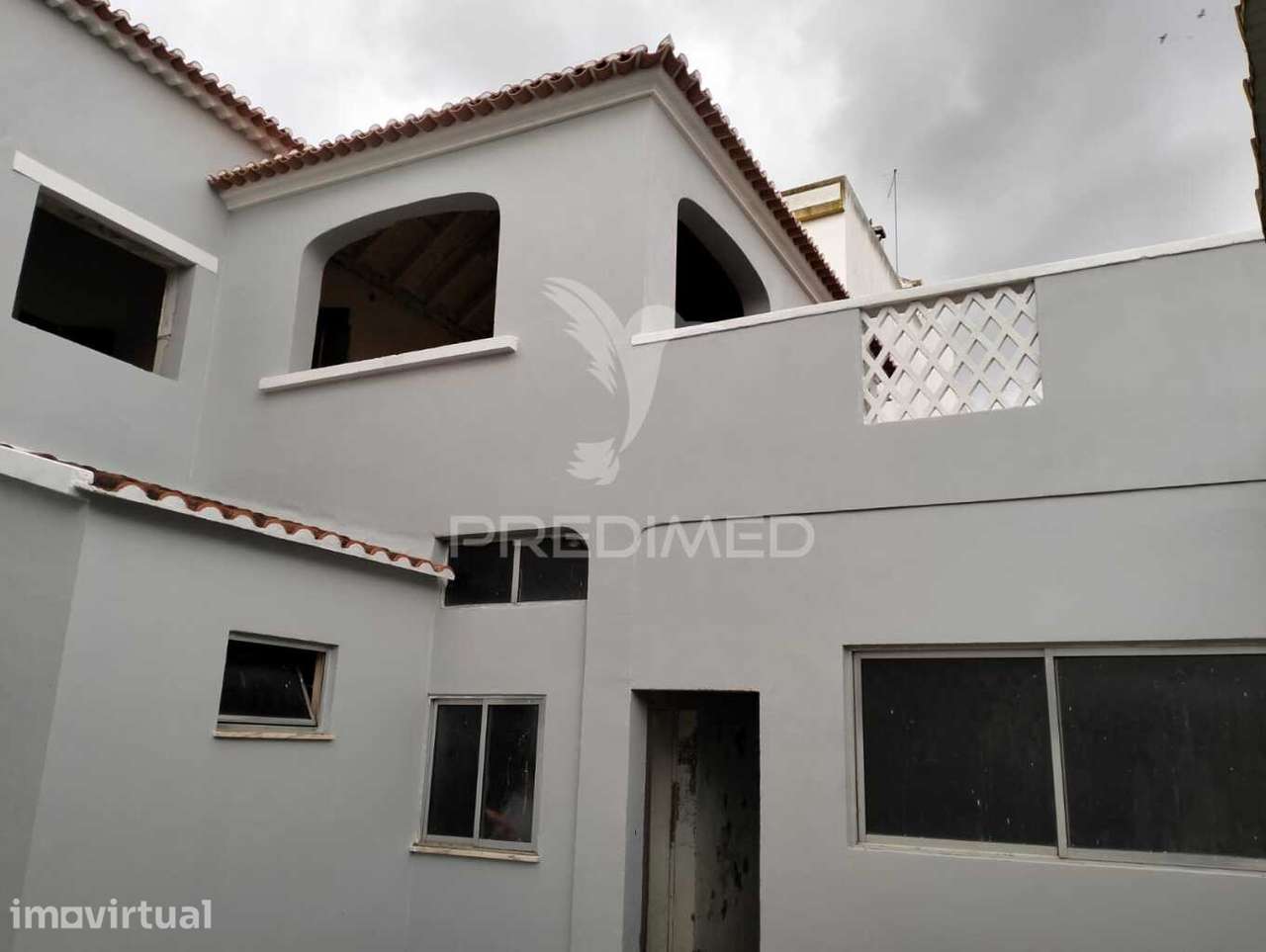 Moradia T6 à entrada de Almeirim – Projeto em fase de recuperação c... - Grande imagem: 5/6