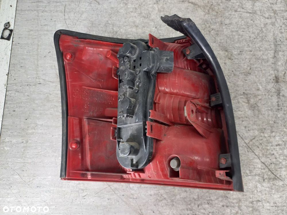 LAMPA TYLNA PRAWA AUDI A4 B6 8E994509612S KOMBI - 3