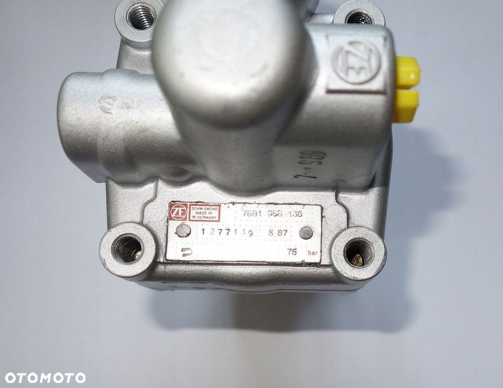 POMPA WSPOMAGANIA MERCEDES BENZ W461 MB100 MB 100 TN 2.4 D ZF - 4