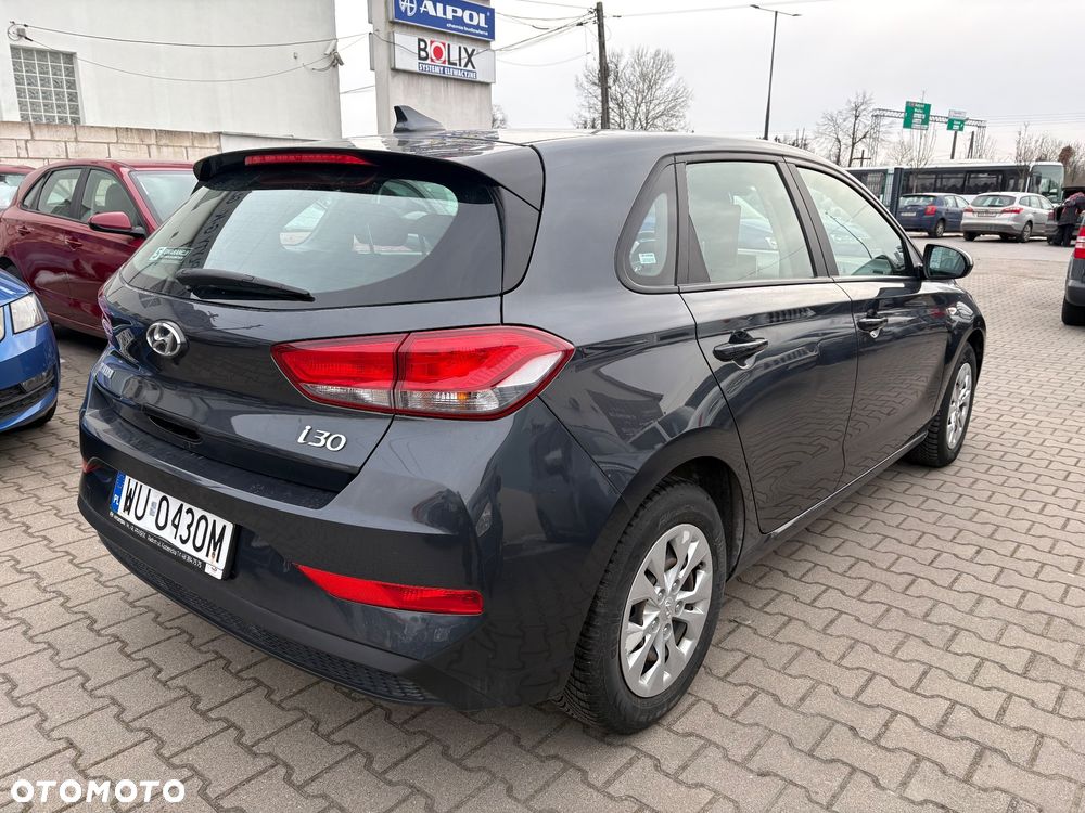 Hyundai i30 1.5 DPI Classic + - 7