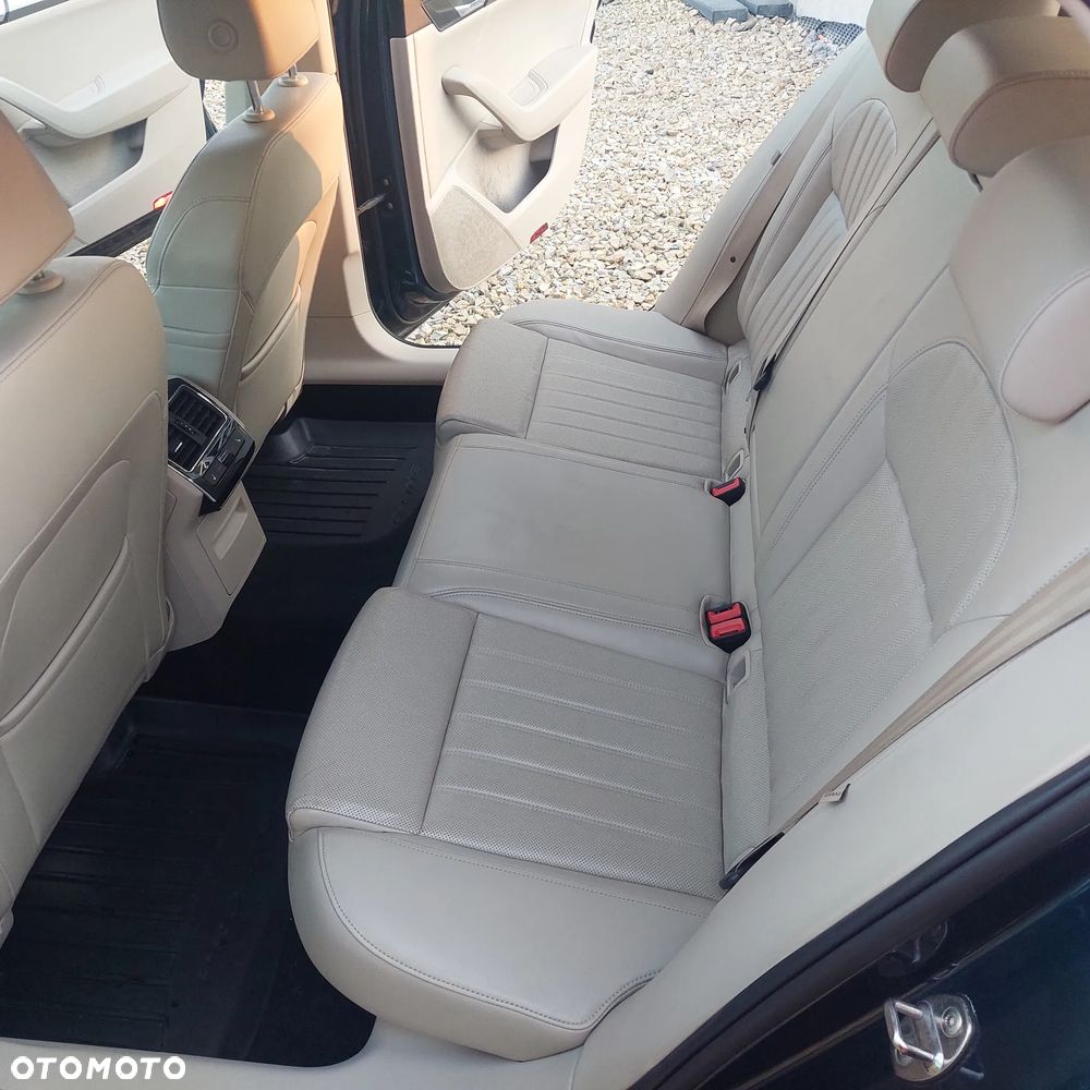 Skoda Superb 2.0 TDI DSG Premium Edition - 15