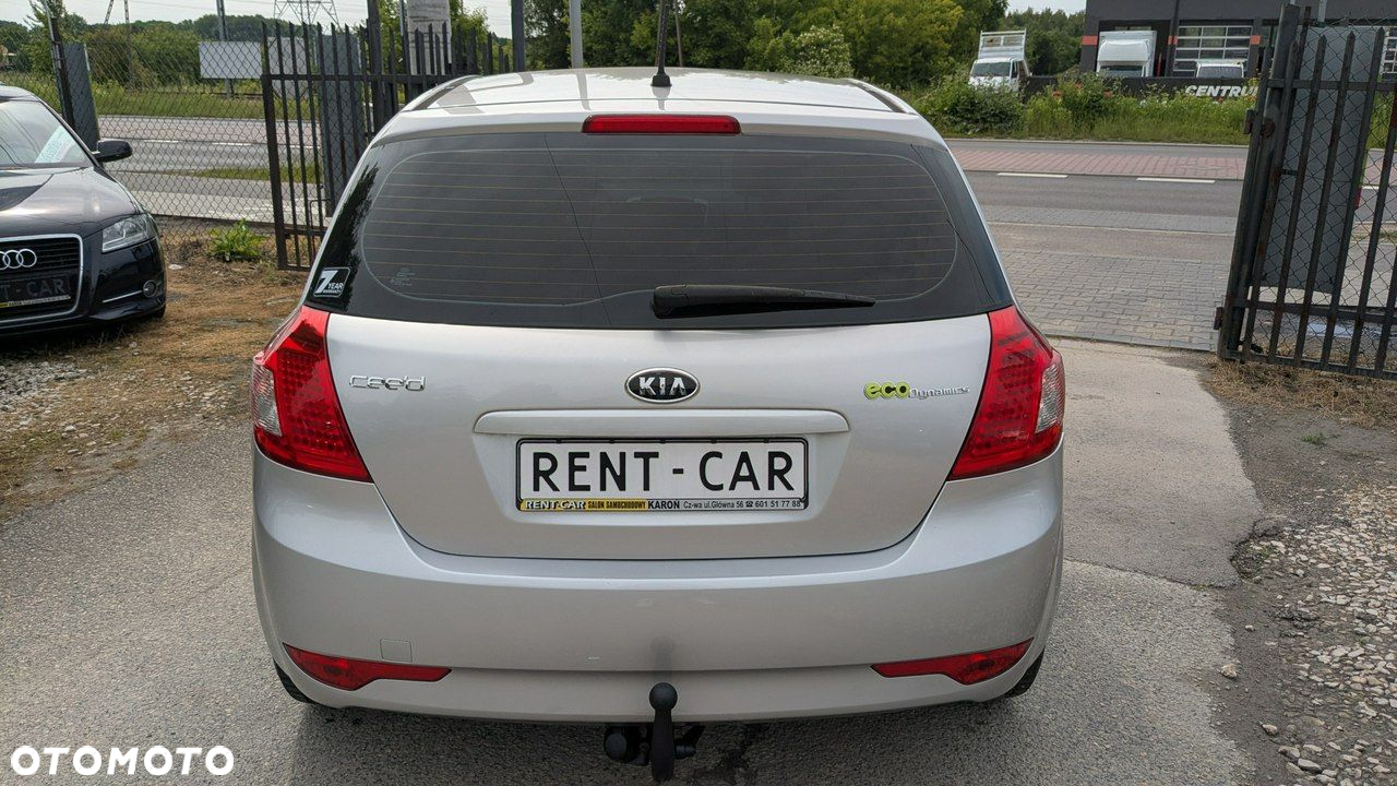 Kia Ceed - 32