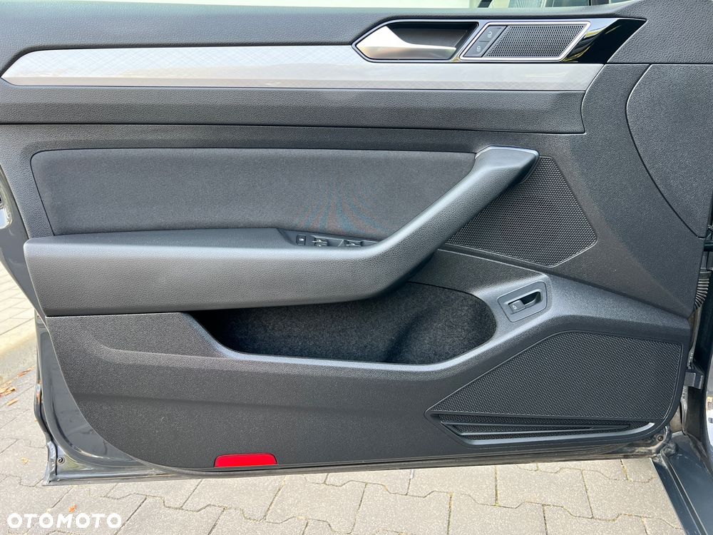 Volkswagen Passat 2.0 TDI Business DSG - 12