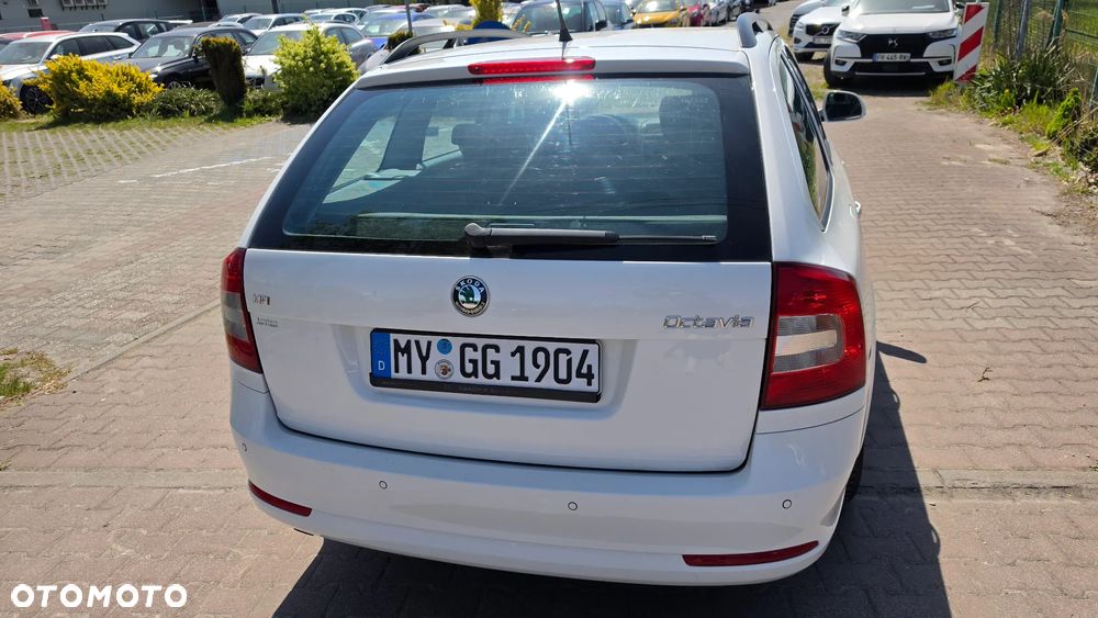 Skoda Octavia 1.6 Combi Ambiente - 20