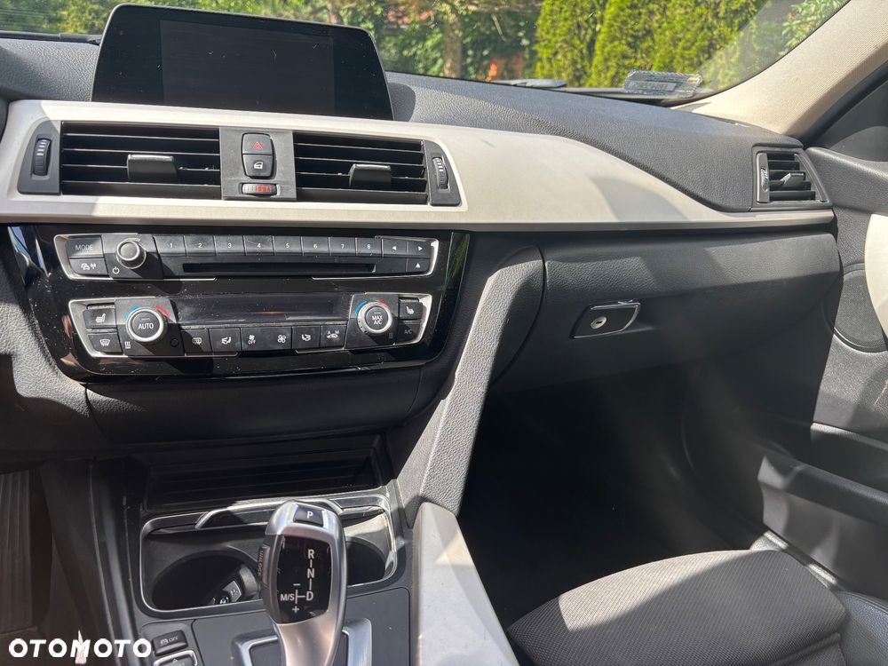 BMW Seria 3 318i - 7