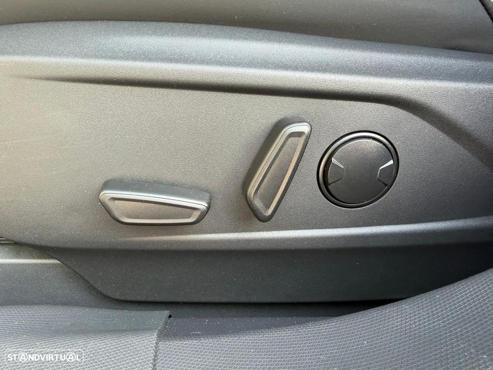 Ford Mustang Mach-E - 24