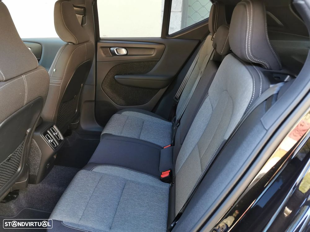 Volvo XC 40 2.0 B3 Plus Dark - 14