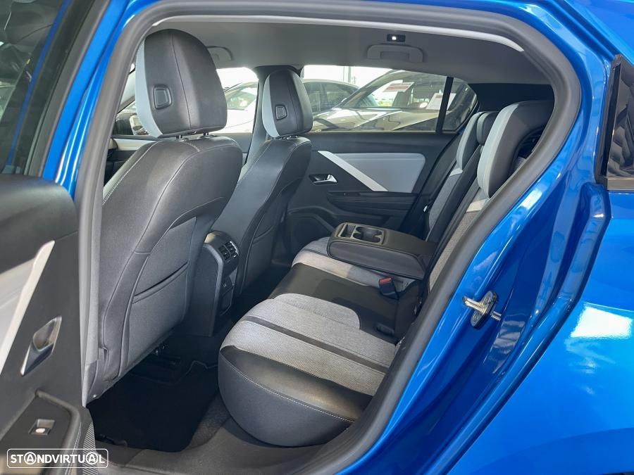 Opel Astra 1.2 T Elegance - 27