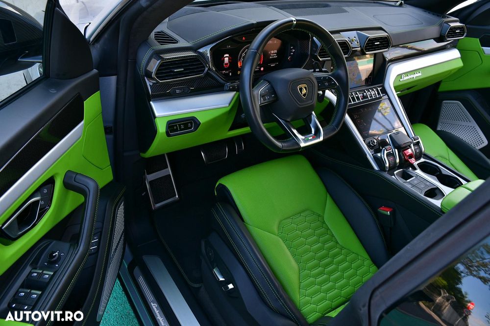Lamborghini URUS Standard - 1