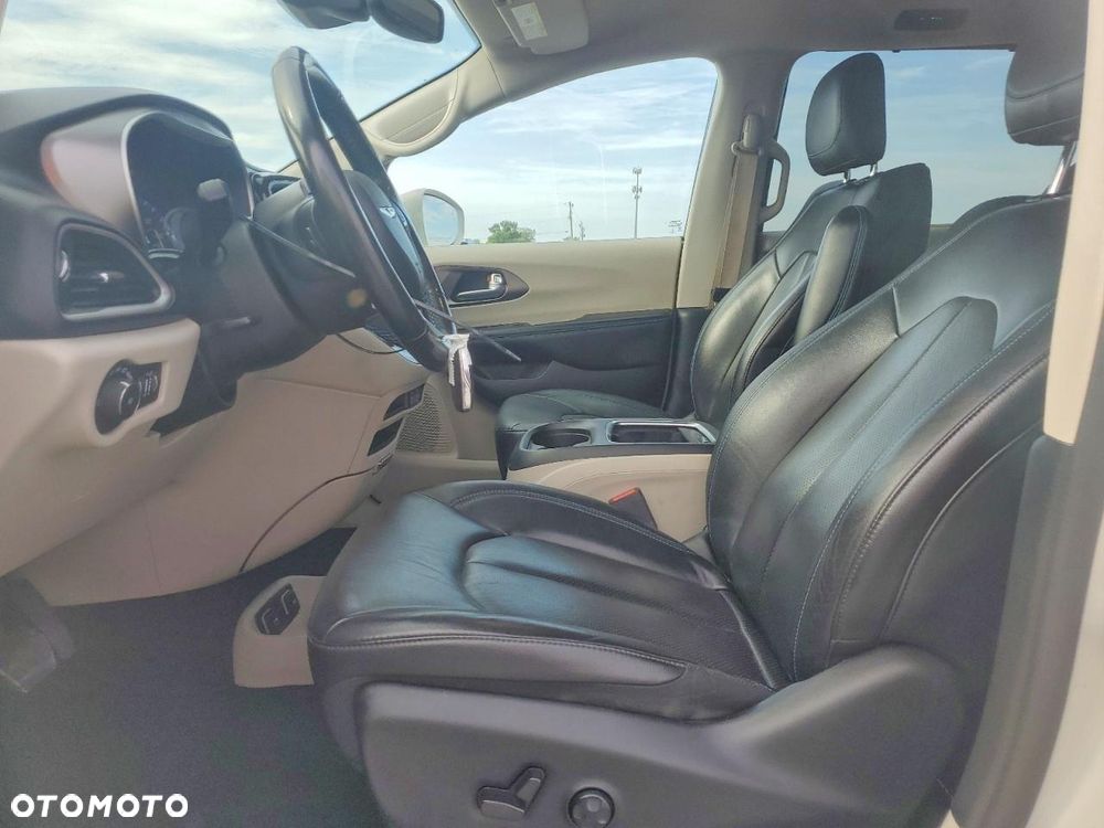 Chrysler Pacifica - 7