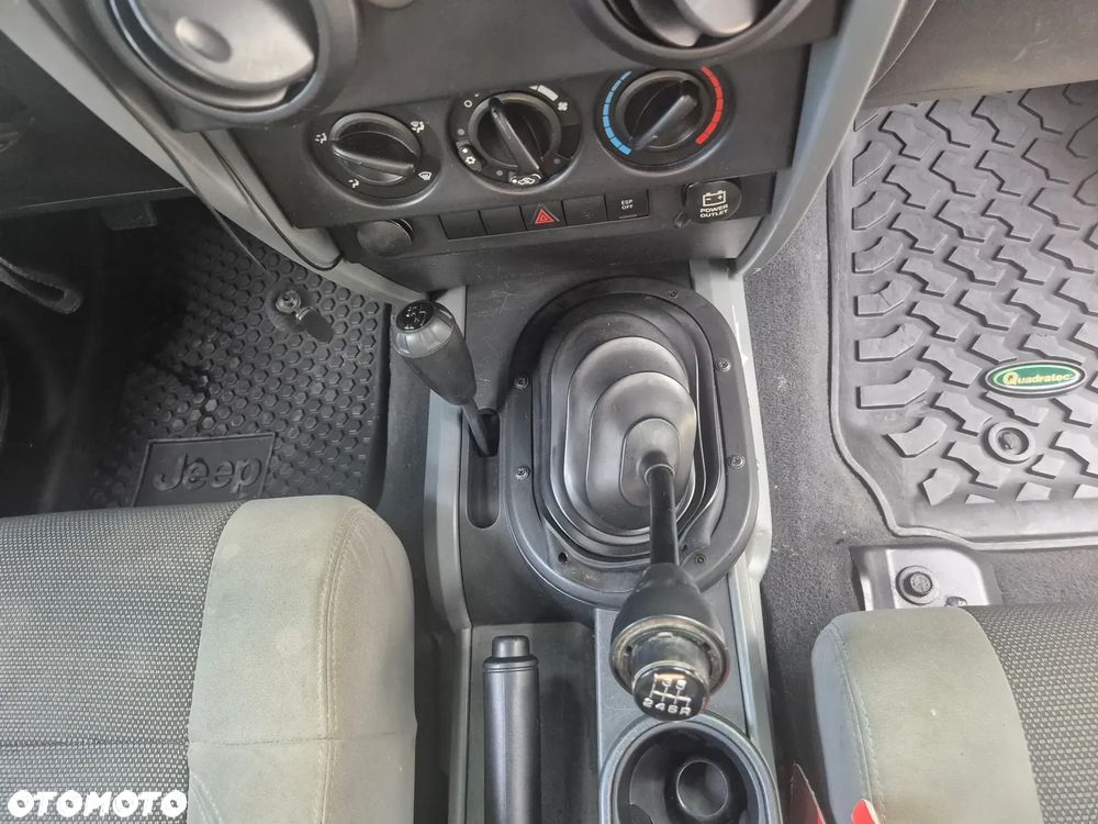 Jeep Wrangler Unlimited 3.8 Sport - 18