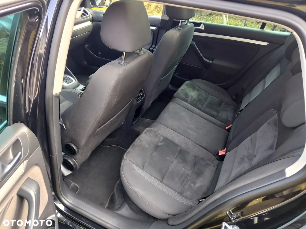 Volkswagen Golf 2.0 TDI DPF DSG Highline - 17