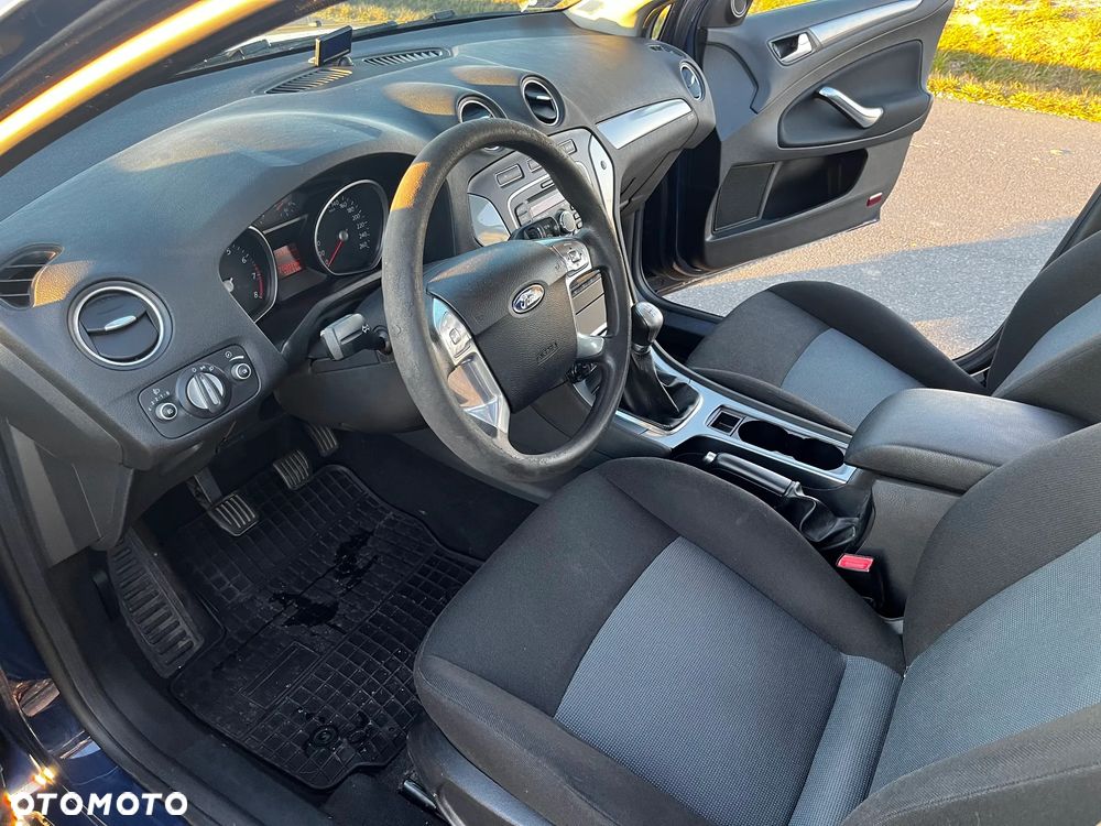 Ford Mondeo 2.0 Ambiente - 12