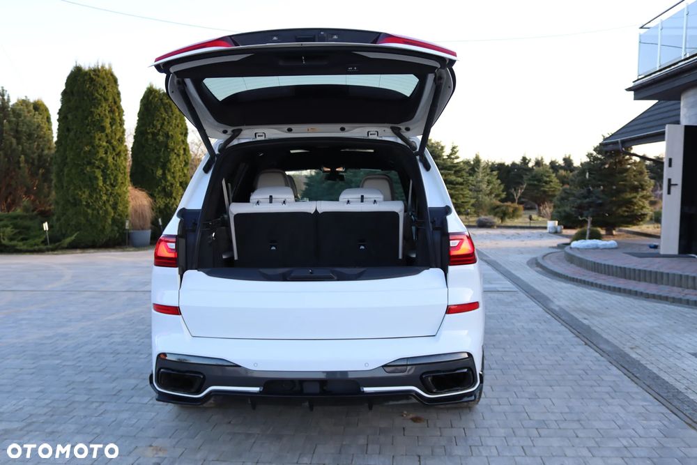 BMW X7 M50i sport - 11