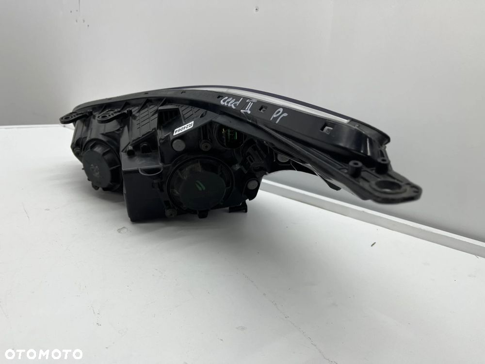 Lampa reflektor Kia Ceed II 2 Proceed 2 II 12-18r. prawa przednia soczewka + pasek LED prawy przód E - 9