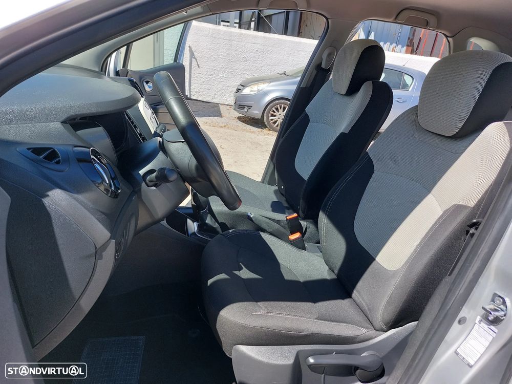 Renault Captur 1.5 dCi EDC - 10