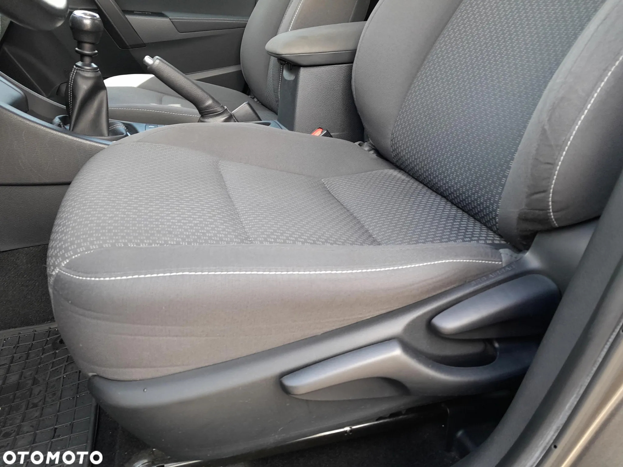 Toyota Corolla 1.6 Premium - 12