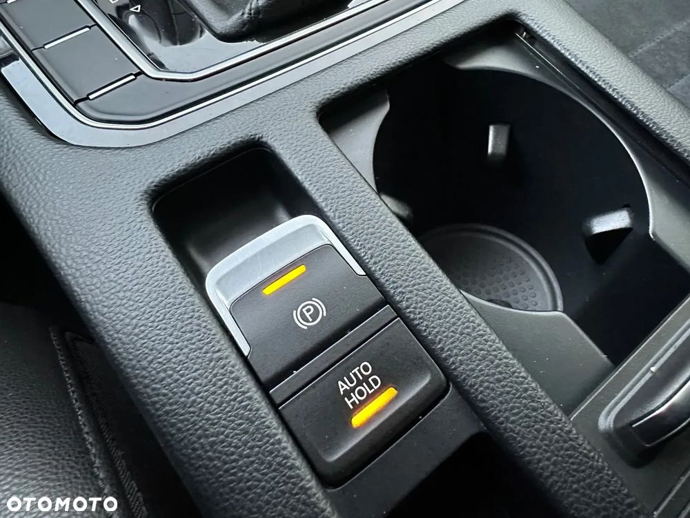 Volkswagen Passat Variant 2.0 TDI SCR DSG Highline - 37