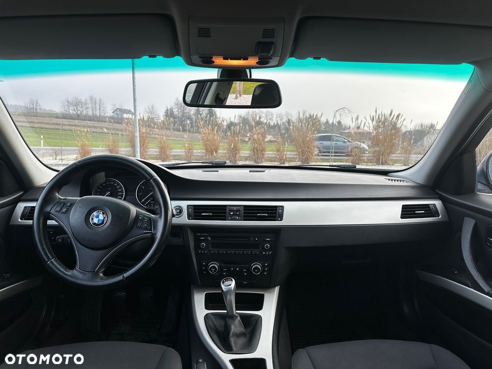 BMW Seria 3 318i - 12