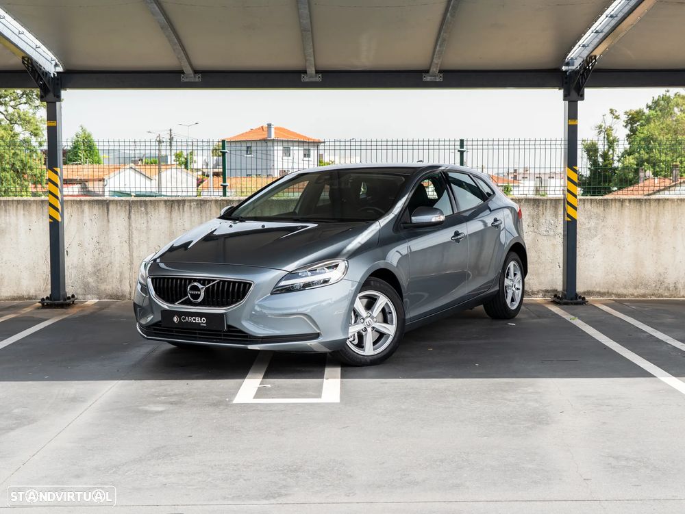 Volvo V40 2.0 D2 Momentum - 1