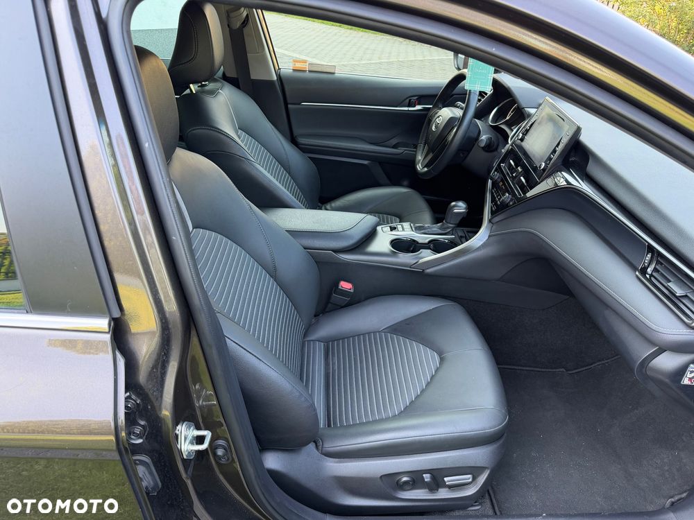 Toyota Camry 2.5 Hybrid Prestige CVT - 24