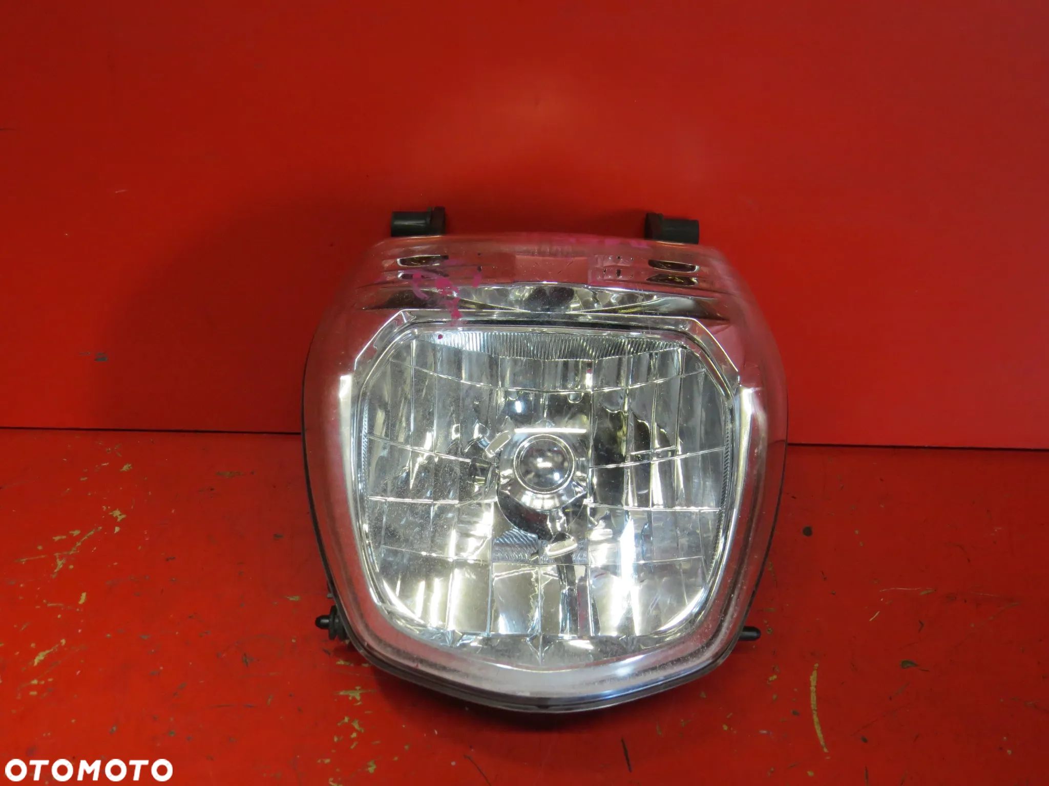 SUZUKI GSR 600 GSR600 K10 09 lampa reflektor światło przód przednie klosz - 1