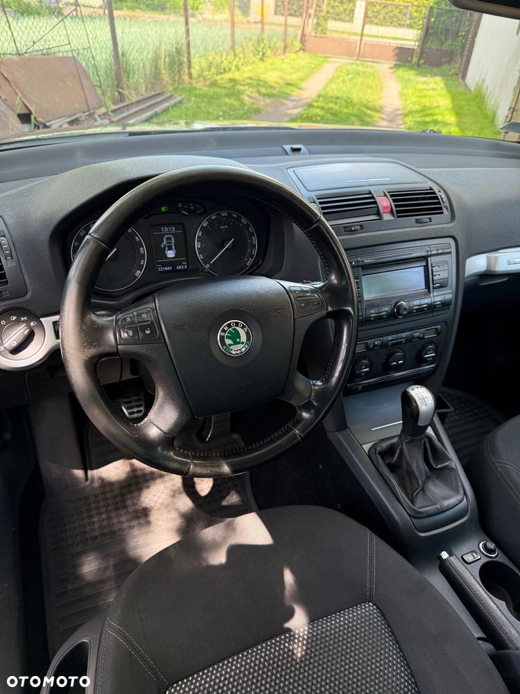 Skoda Octavia 2.0 TDI DPF RS - 18