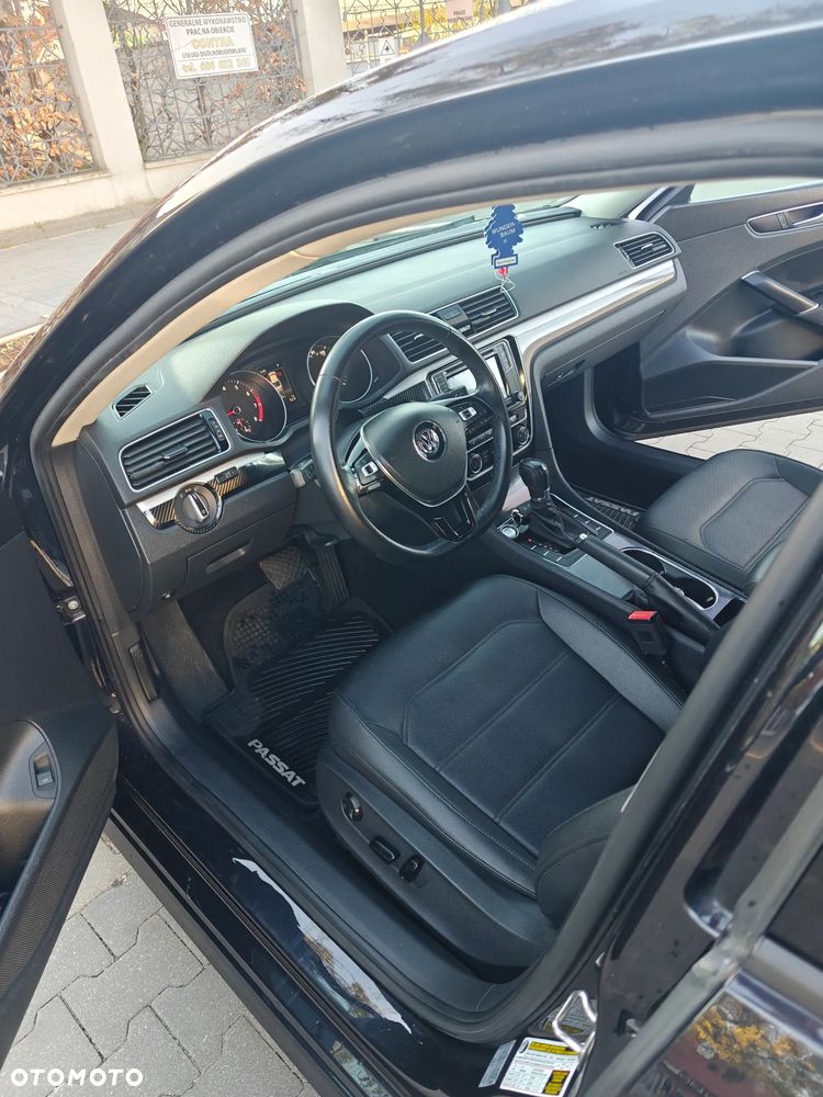 Volkswagen Passat - 12