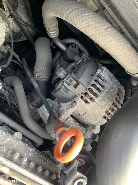 VW Touran 2.0 TDI alternator valeo 06F903023C - 1
