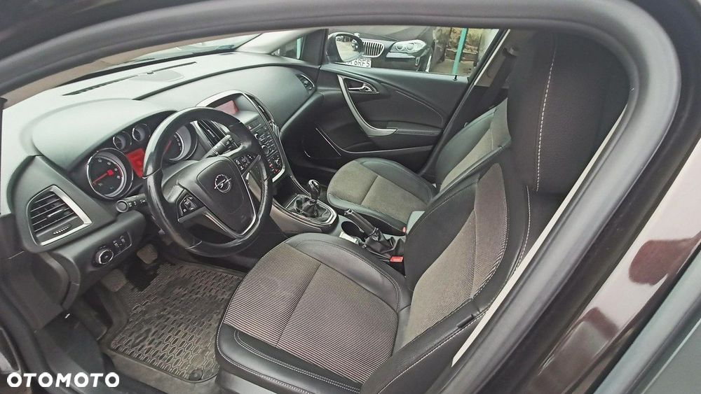 Opel Astra 1.4 T Executive - 3