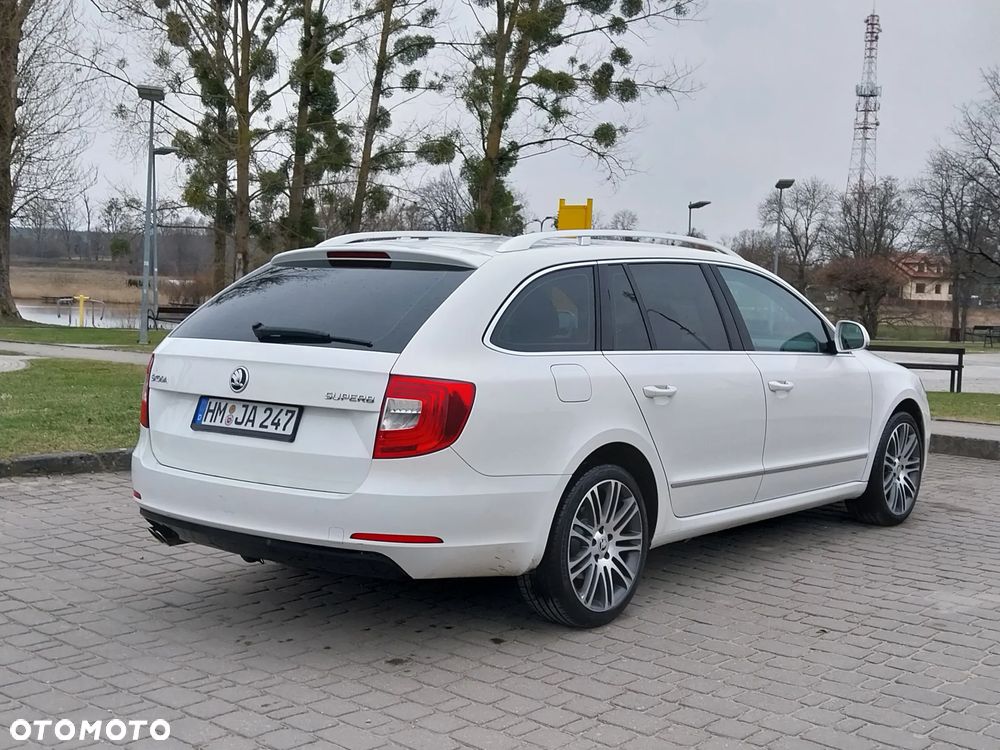 Skoda Superb 2.0 TDI DSG Exclusive - 4