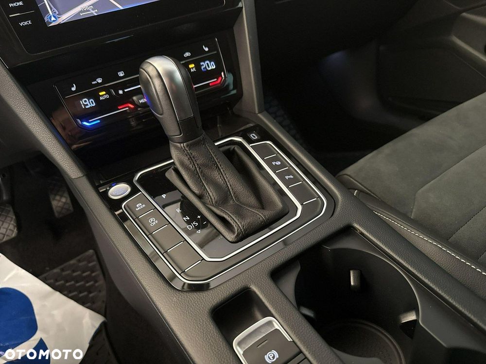 Volkswagen Passat - 28