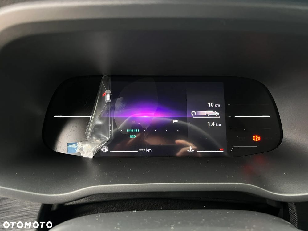 Renault Trafic 2.0 dCi EDC - 11