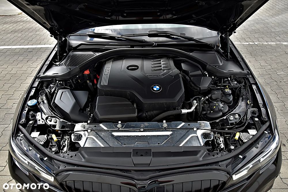 BMW Seria 3 330i xDrive - 14