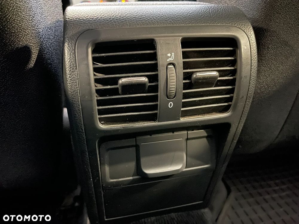 Volkswagen Passat Variant 2.0 TDI DPF BlueMot Comfortline - 25