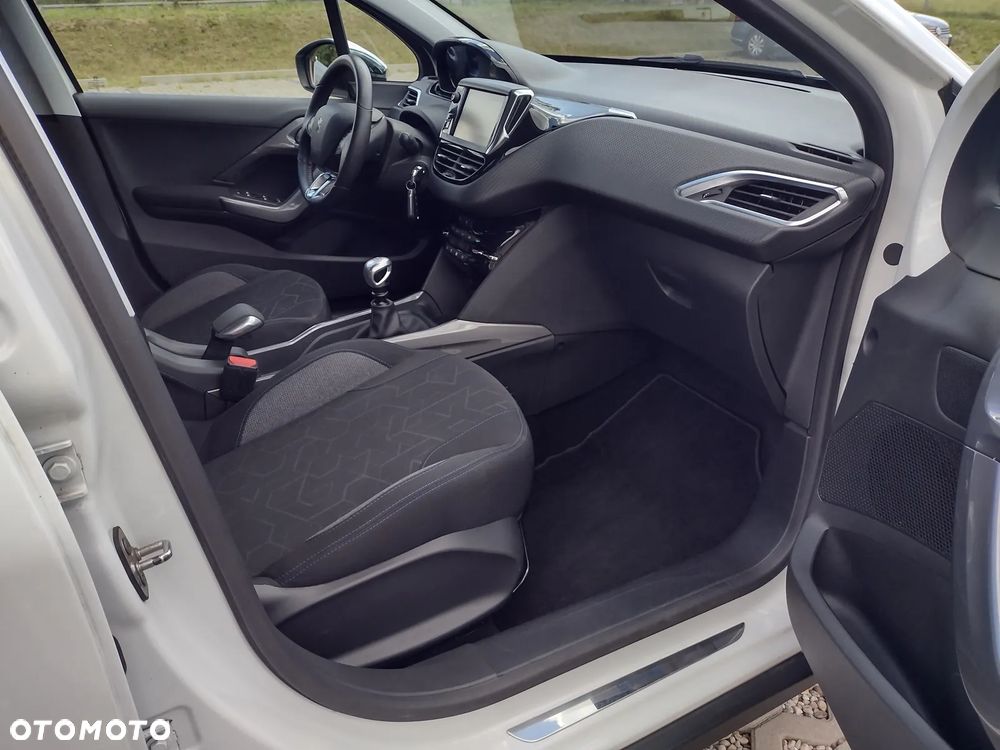 Peugeot 2008 1.2 Pure Tech GPF Style S&S - 9